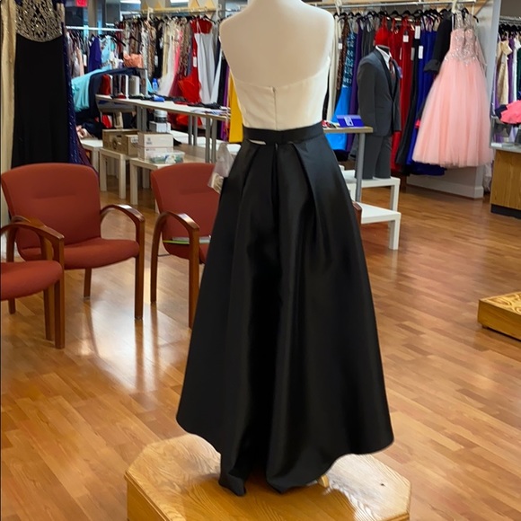 ⭐️SOLD⭐️ black and ivory bridesmaid dress - Picture 4 of 8